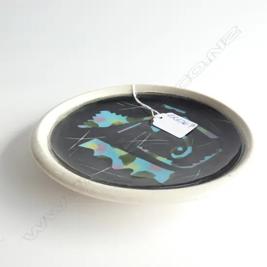 WARREN TIPPET SMALL DISH INITIALLED & DATED '83. Dia.155mm