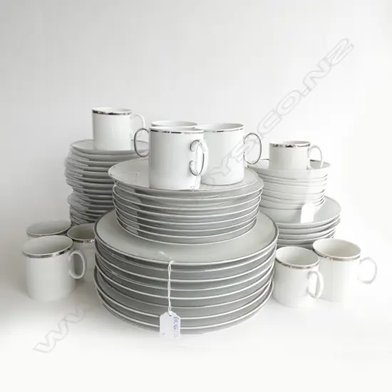 8 PLACE LARGE THOMAS GERMANY PART DINNER SERVICE...