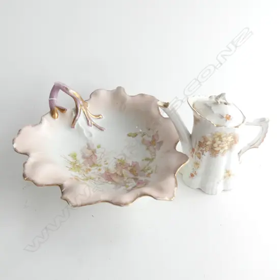VICTORIAN LEAF SHAPED DISH (L280MM) & SM COFFEE POT (H 150MM) A.F