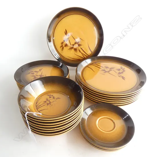 CROWN LYNN 'SAMARKAND' DINNER SET FORMA SHAPE...