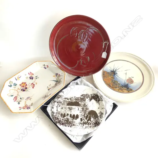 4 PLATES;  WEDGWOOD/ 2 POTTERY (DIA 370MM + BOXED NORMAN ACKEROYD PLATE 