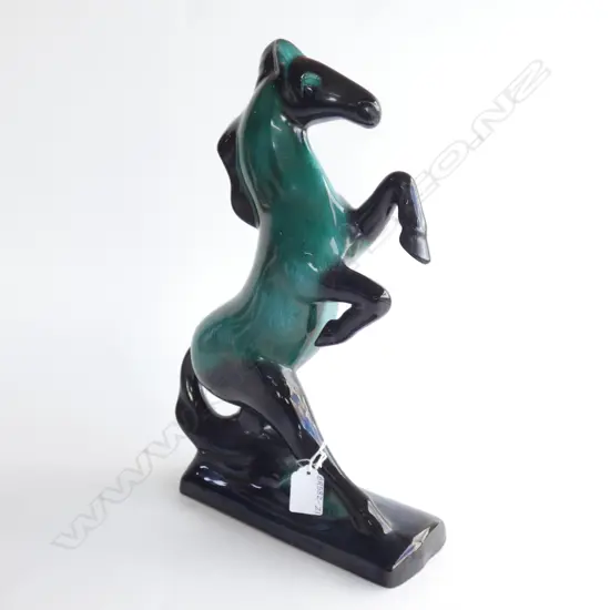 LG BLUE MOUNTAIN POTTERY HORSE H. 365MM
