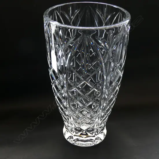 LGE WATERFORD CRYSTAL VASE FACETED FOOT H.275MM.