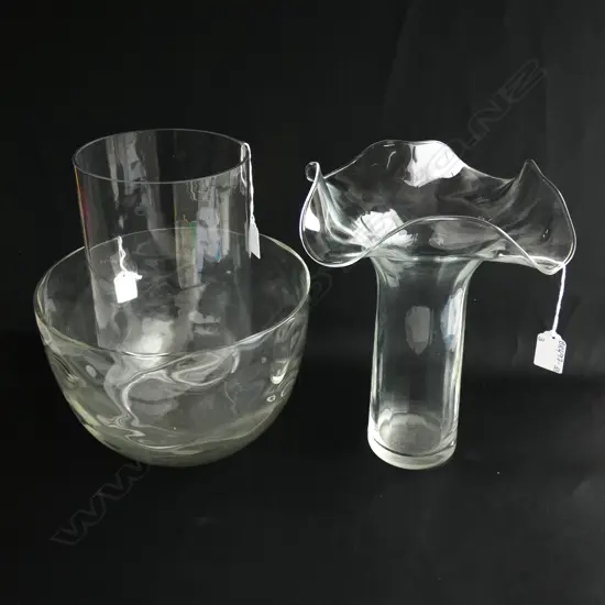 3 GLASS PCS; LG BOWL (DIA 250MM) & 2 LG VASES H. 290MM