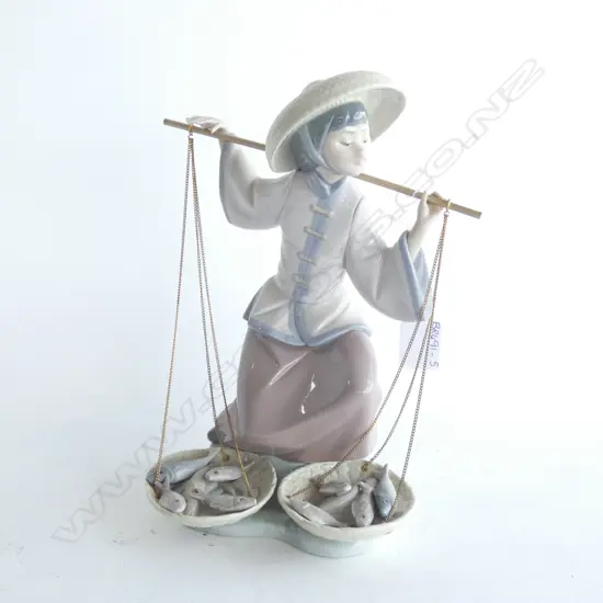 LLADRO 'FISH A PLENTY' FIGURINE H. 250MM