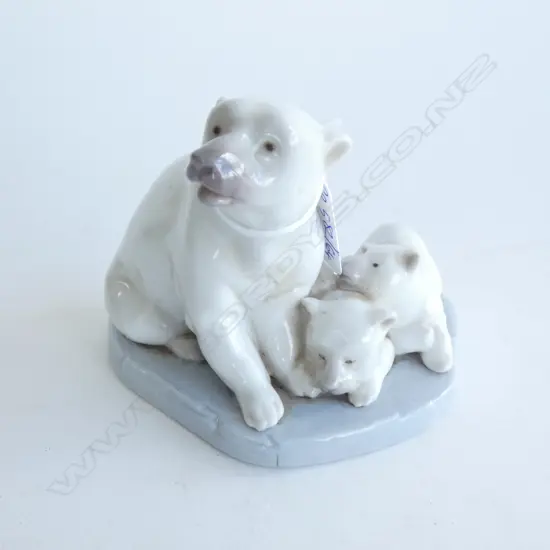 LLADRO POLAR BEARS TRIO #5434 'MOTHER BEAR w. CUBS' W.100mm