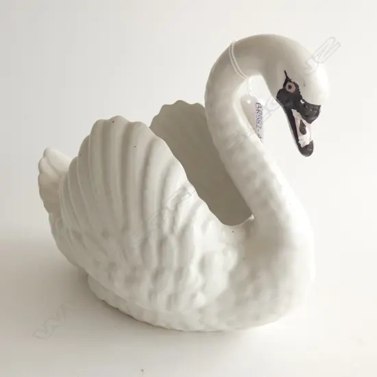 DARTMOUTH POTTERY LG WHITE SWAN VASE / PINK & BLACK BEAK  L 260MM - WEAR TO PAINTED BEAK
