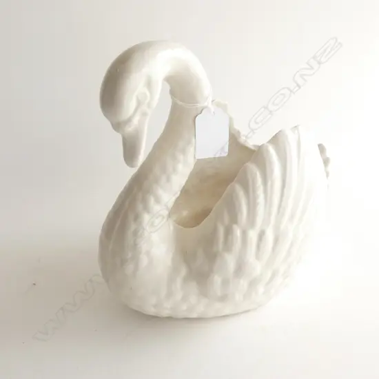 DARTMOUTH POTTERY LG WHITE SWAN VASE L 260MM - DARK CRAZING INSIDE
