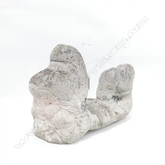 VINTAGE GARDEN GNOME LAYING ON TUMMY L. 340MM