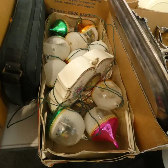 BOX LOT ASST. XMAS DECORATIONS & CLOCK