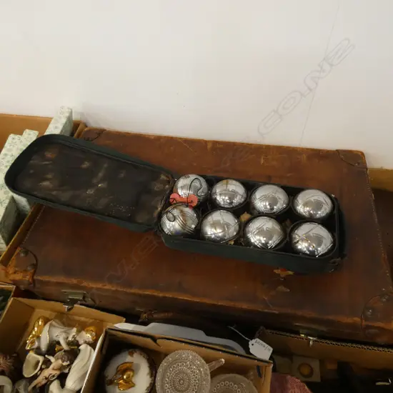 CASED BOULES SET