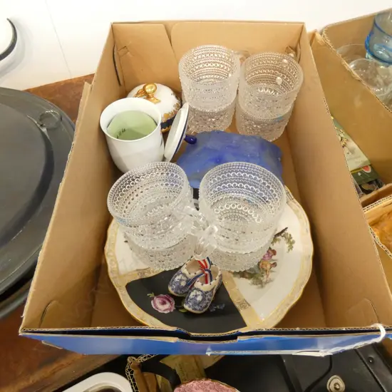 SM BOX COLLECTABLES INCL. 8 NUUTAIARVI GLASS CUPS