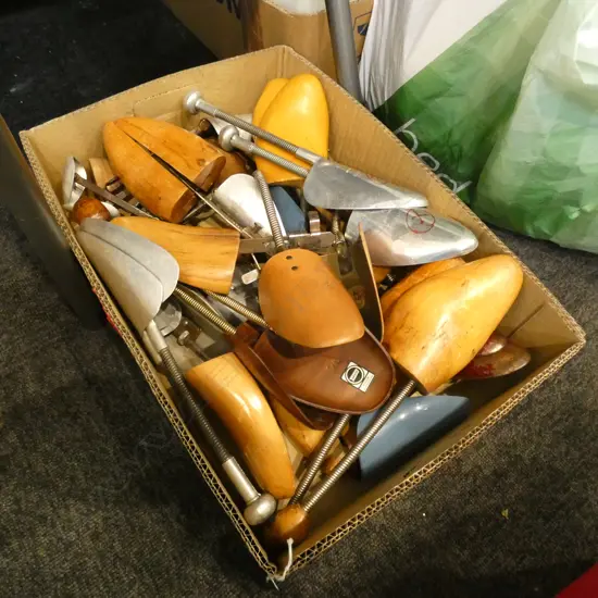 BOX LOT ASST. PAIRS VINTAGE SHOE TREES