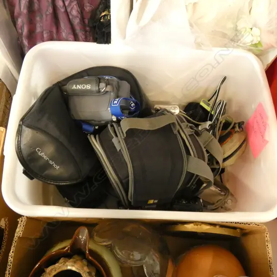 LOT ASST DIGITAL CAMERAS