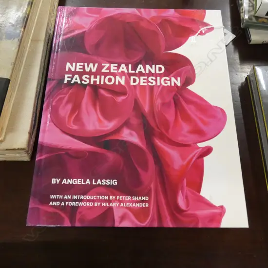 ANGELA LASSIG 'NEW ZEALAND FASHION DESIGN' TE PAPA PRESS 2010 OUT OF PRINT