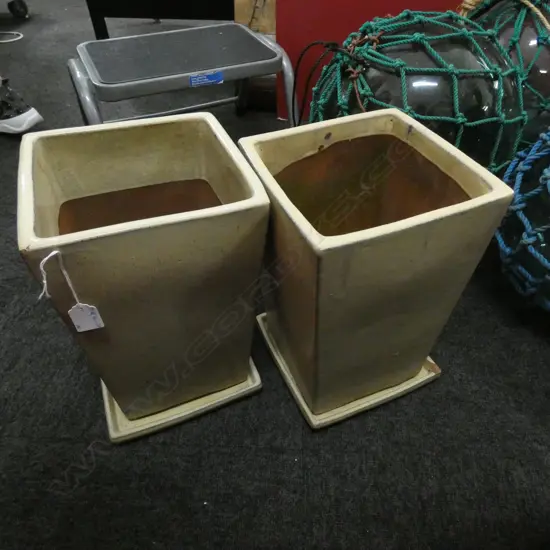 PR GLAZED SQUARE SIDED CERAMIC POTS WITH MATCHING TRAYS H 300MM D 200MM