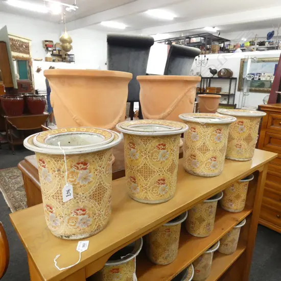 8 GOLDEN ORIENTAL CERAMIC PLANT POTS; 4 LARGE 4 SMALLER H.230mm