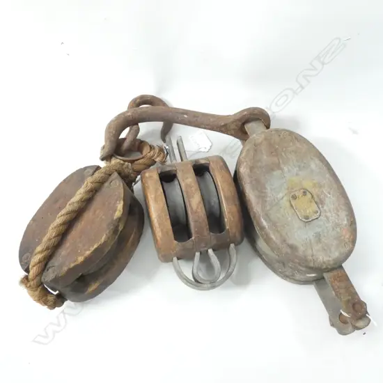 3 OLD WOODEN SHIP PULLEYS & JUTE ROPE