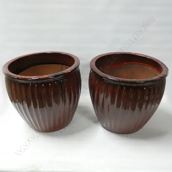 PR RUST BROWN GLAZED GARDEN POTS WITH RIDGED DESIGN DIA 365 H 350MM (CHIP TO TOP RIM ON ONE)