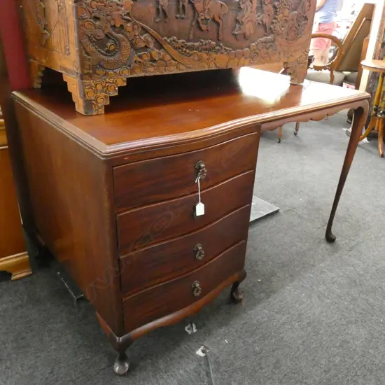 QUEEN ANNE STYLE MAHOGANY DESK W.1215mm
