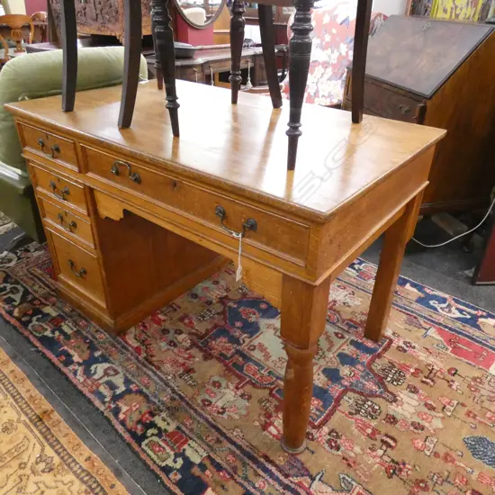 EARLY 20thC OAK PEDESTAL DESK W.1210mm D.700mm