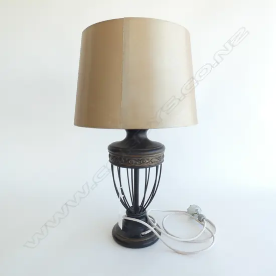 DECORATIVE TABLE LAMP