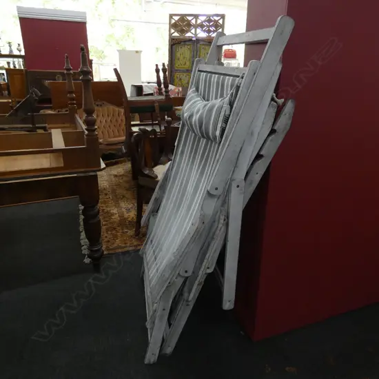 PR LG WOOD & STRIPED CANVAS DECK CHAIRS