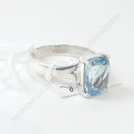 BLUE TOPAZ & 925 SILVER RING