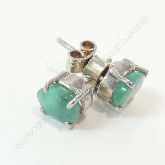 EMERALD & 925 SILVER EARRINGS 