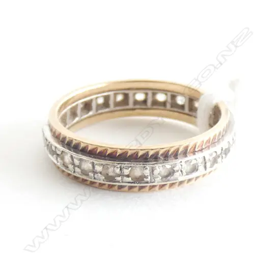 9CT GOLD AND CZ RING