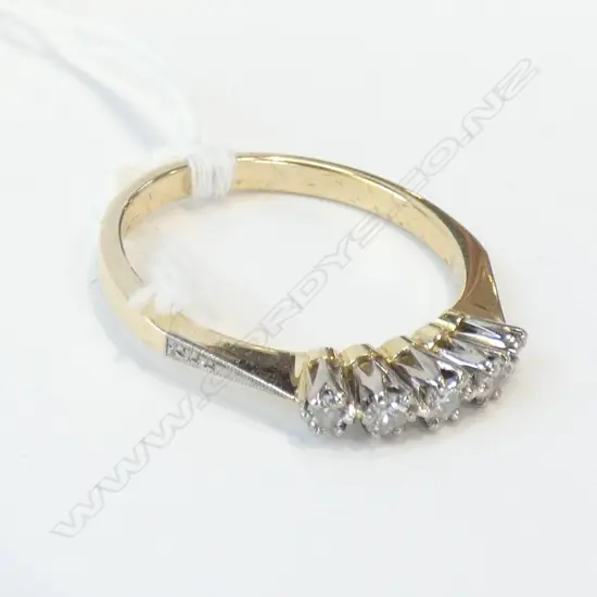 18CT & 5 DIAMOND ETERNITY/ENGAGEMENT RING