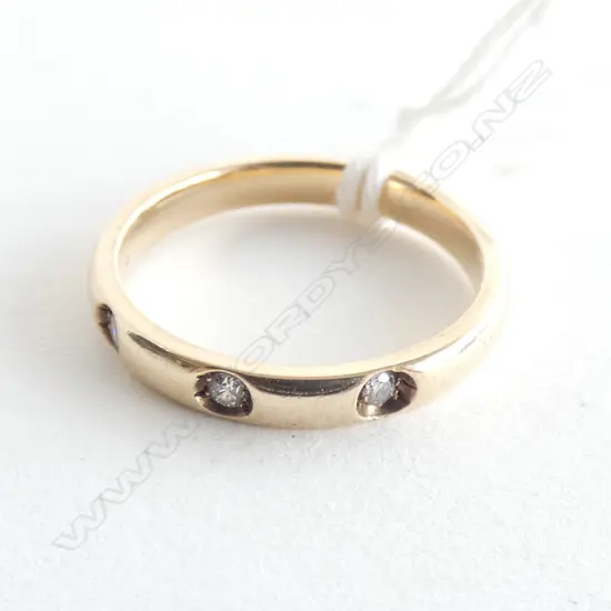 9CT GOLD AND DIAMOND BAND