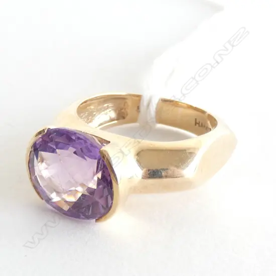 9CT GOLD AND PURPLE STONE RING