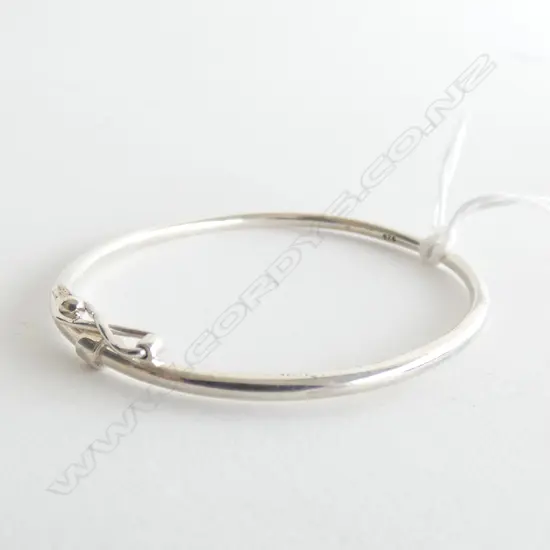 CHILDS  SILVER BANGLE WITH SAFETY CLASP