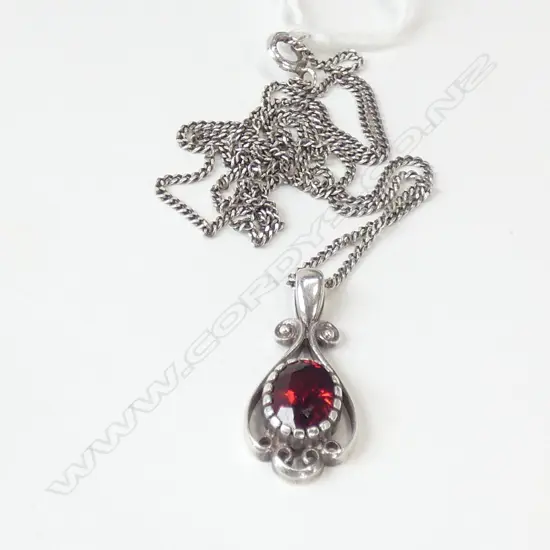 STG SILVER & GARNET NECKLACE