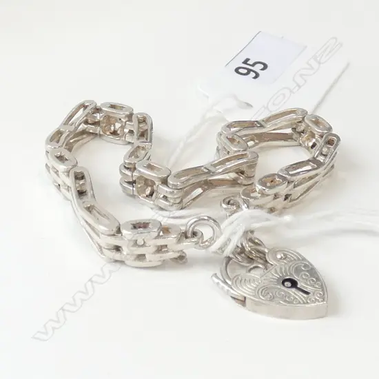 STG SILVER LOCKET LINK CHAIN BRACELET 18GMS LONDON 1990