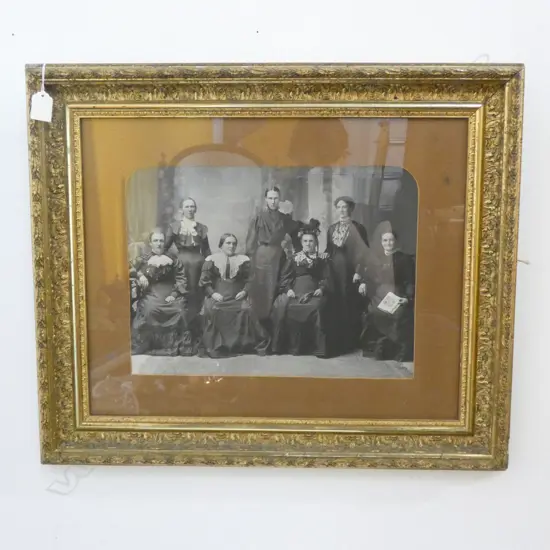 VICTORIAN PHOTO GROUP OF WOMEN GILT FRAME 280x375mm