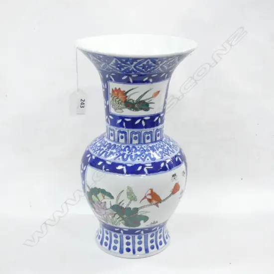 LARGE CHINESE B/W VASE H.300mm