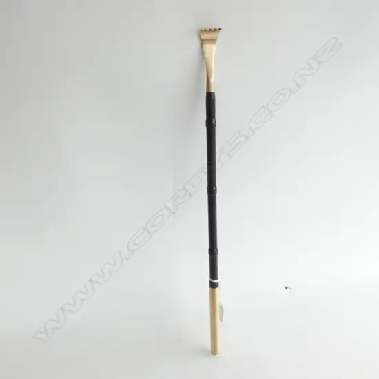 CHINESE ROSEWOOD & BRASS BACK SCRATCHER L. 465MM