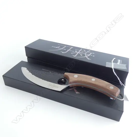 3 'HUSK' JAPANESE KNIVES IN BOX 