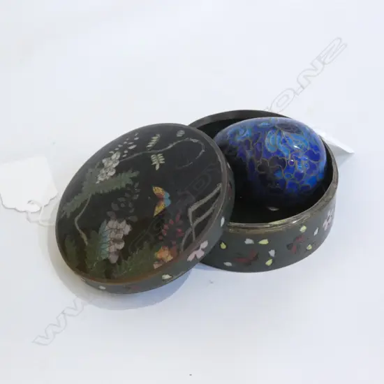 CLOISONNE LIDDED TRINKET BOX (DIA 78MM) & SM EGG