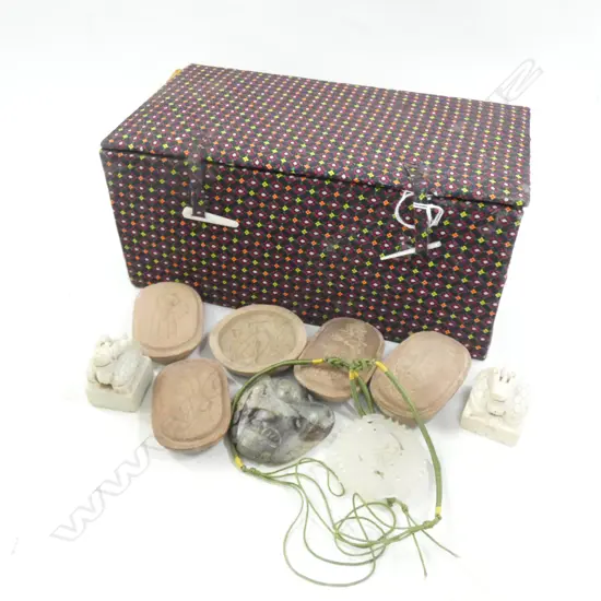 9 SMALL CHINESE ITEMS IN BOX. JADE. MOULDS. SEALS ETC