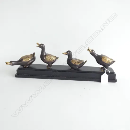 4 BRASS DUCKS ON STAND L.370mm