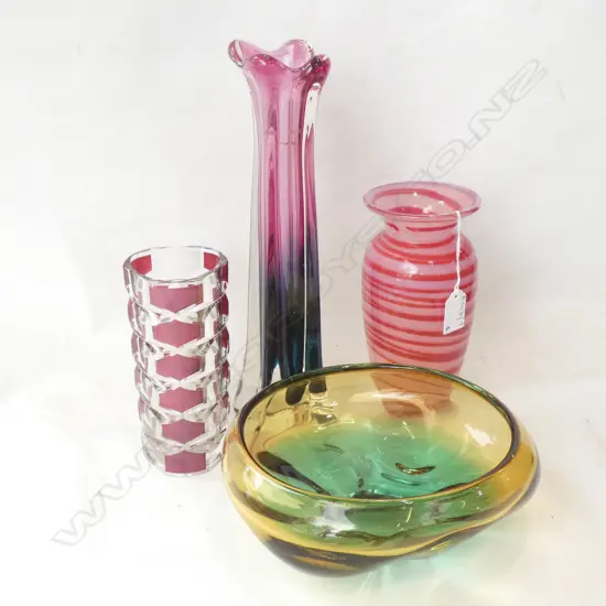 4 PCES ART GLASS; BOWL & 3 VASES H.320mm