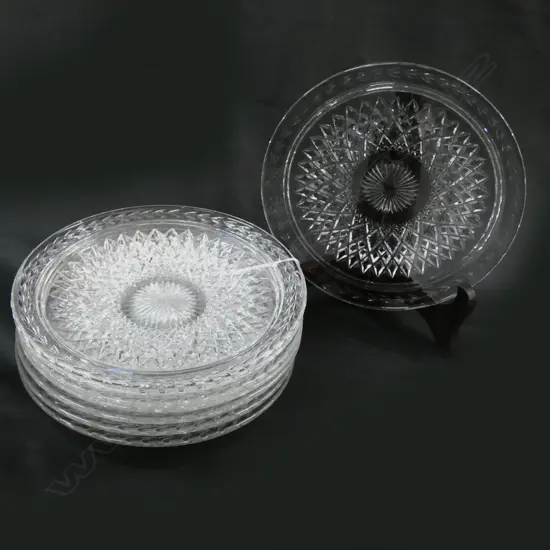 8 CRYSTAL LUNCH PLATES 