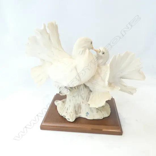 CAPODIMONTE DOVES W.290mm