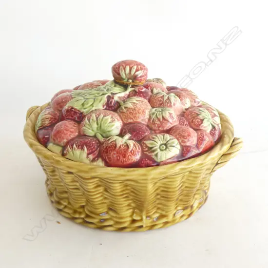 SARREGUEMINES FRENCH POTTERY LIDDED STRAWBERRY TUREEN 