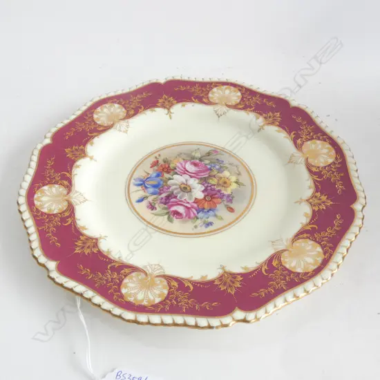 ROYAL WORCESTER CABINET PLATE w. FLORAL MEDALLION BY FREEMAN 275mm dia