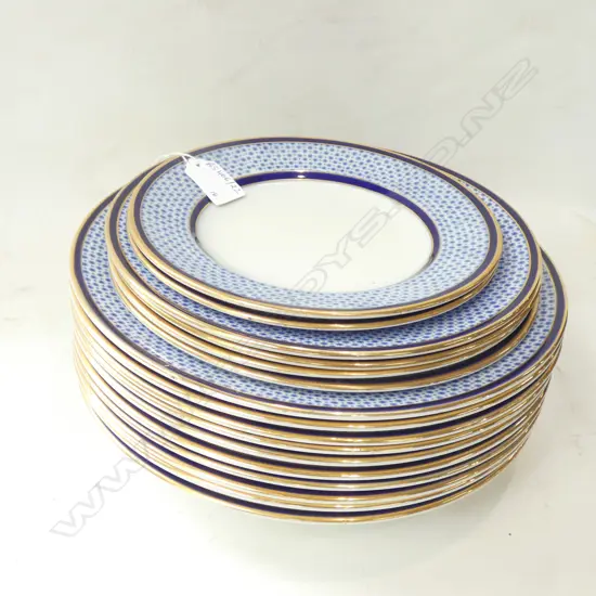 16 PCES COPELAND SPODE; 10 SOUP PLATES 265mm dia + 6 PLATES