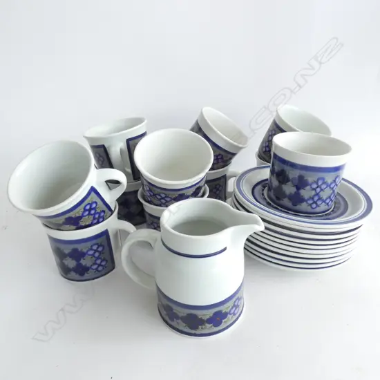 ROYAL DOULTON LAMBETHWARE 'TANGIER' 22PC TEA SET ...